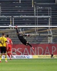  多特蒙德青春风暴席卷德甲，年轻阵容剑指冠军宝座  