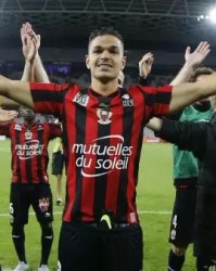  纽卡斯尔联客场逆袭曼联，吉马良斯远射定乾坤