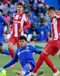  米兰德比火药味浓，AC米兰补时绝平止住连败颓势