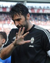  尤文图斯争议判罚受益保住联赛领头羊位置  