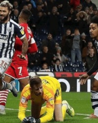  利兹联攻防两端全面压制完胜弱旅