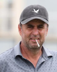  法甲黑马昂热五轮不败，冲击欧战席位势头强劲  