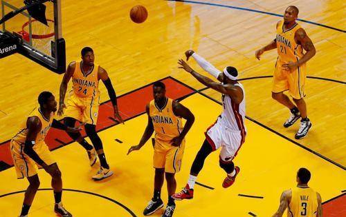  特雷杨穿针引线盘活全队，老鹰擒获步行者