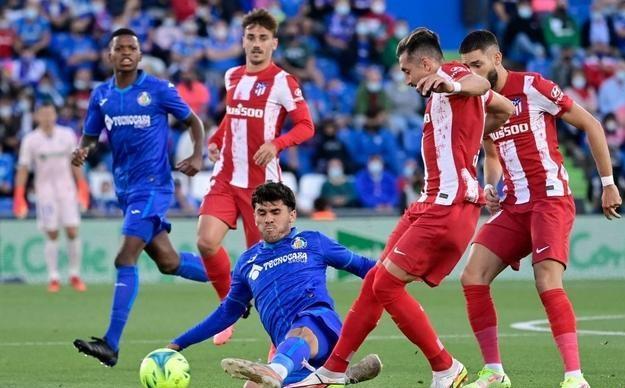  米兰德比火药味浓，AC米兰补时绝平止住连败颓势