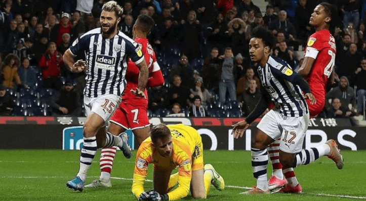  利兹联攻防两端全面压制完胜弱旅