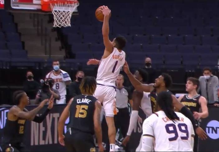  莫兰特暴力隔扣引爆全场灰熊擒获开拓者  