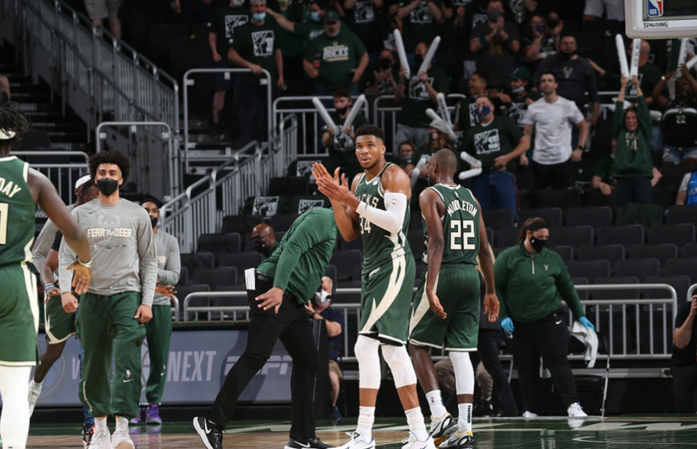  霍勒迪铁血防守锁死对手，雄鹿全民皆兵浇灭热火攻势