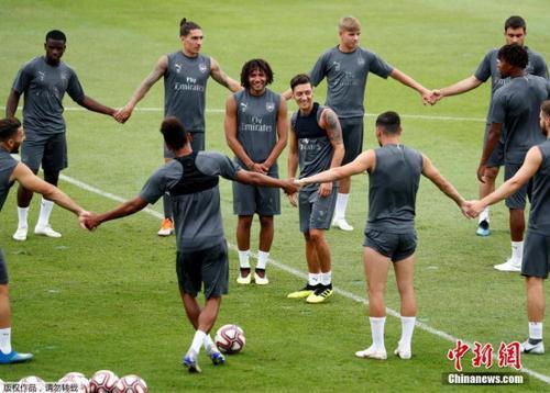  保级大战白热化，多支球队深陷降级泥潭挣扎  